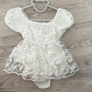 White Floral Baby Dress
New never worn from Etsy size 0-3 months